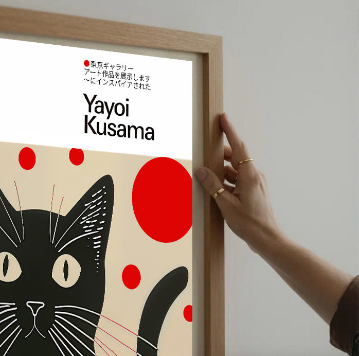 Lámina de gato negro con lunares inspirada en Yayoi Kusama