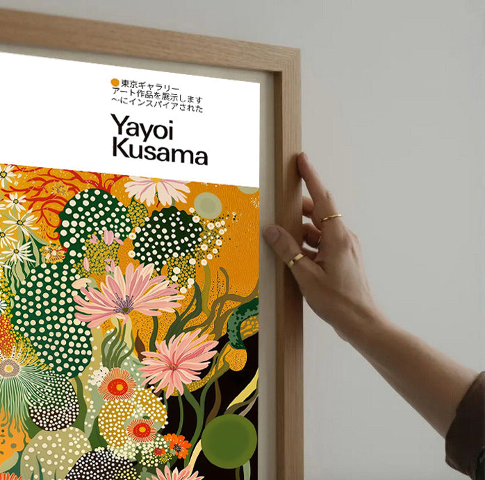 Lámina floral de lunares inspirada en Yayoi Kusama